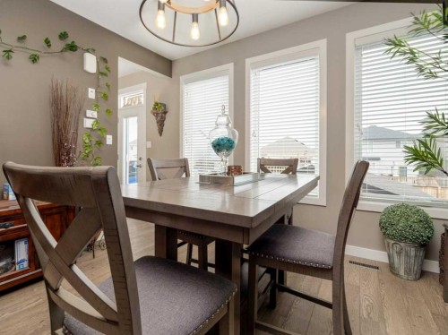 527 Moonlight Lane West, Lethbridge, AB - Indoor Photo Showing Dining Room