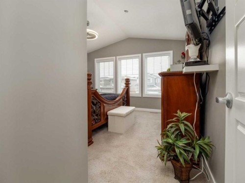 527 Moonlight Lane West, Lethbridge, AB - Indoor Photo Showing Other Room