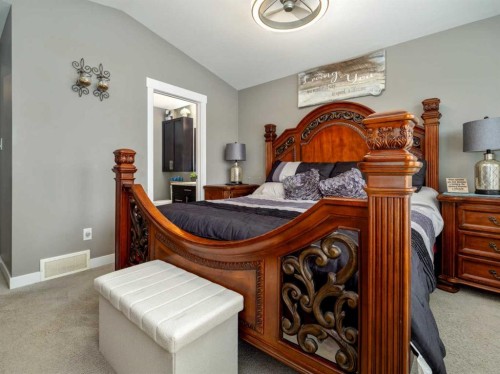 527 Moonlight Lane West, Lethbridge, AB - Indoor Photo Showing Bedroom
