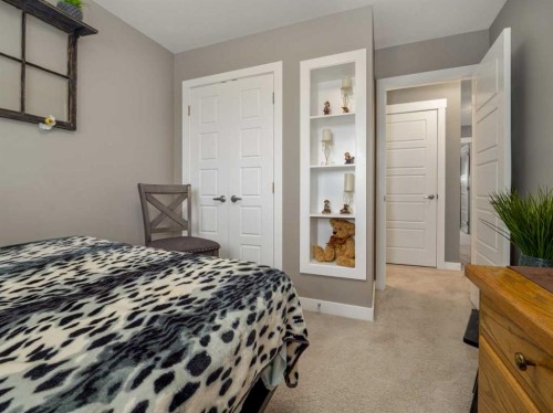 527 Moonlight Lane West, Lethbridge, AB - Indoor Photo Showing Bedroom