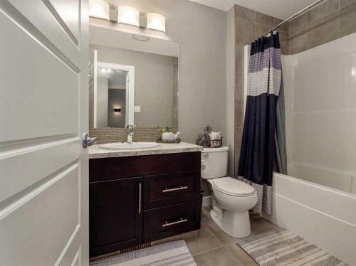 527 Moonlight Lane West, Lethbridge, AB - Indoor Photo Showing Bathroom