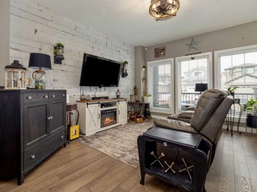 527 Moonlight Lane West, Lethbridge, AB - Indoor Photo Showing Living Room