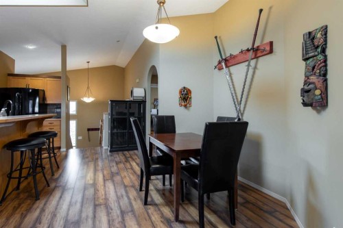 73 Heritage Circle West, Lethbridge, AB - Indoor Photo Showing Dining Room