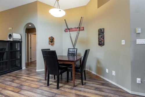 73 Heritage Circle West, Lethbridge, AB - Indoor Photo Showing Dining Room