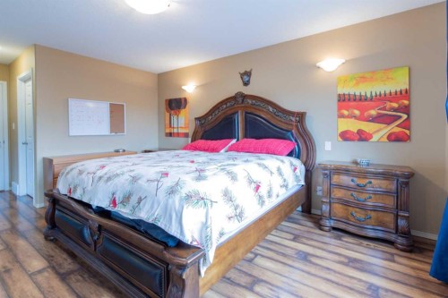73 Heritage Circle West, Lethbridge, AB - Indoor Photo Showing Bedroom