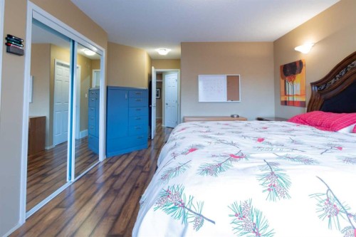 73 Heritage Circle West, Lethbridge, AB - Indoor Photo Showing Bedroom