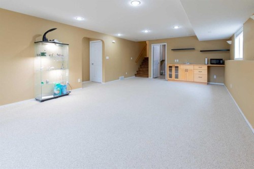 73 Heritage Circle West, Lethbridge, AB - Indoor Photo Showing Other Room