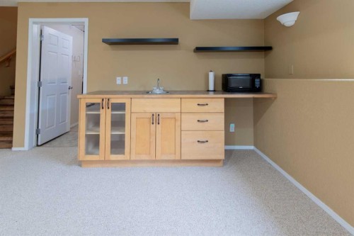 73 Heritage Circle West, Lethbridge, AB - Indoor Photo Showing Other Room