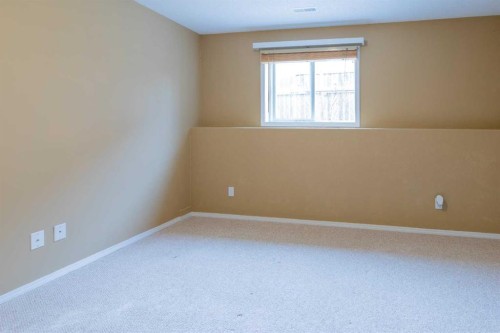 73 Heritage Circle West, Lethbridge, AB - Indoor Photo Showing Other Room