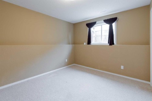 73 Heritage Circle West, Lethbridge, AB - Indoor Photo Showing Other Room