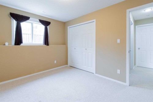 73 Heritage Circle West, Lethbridge, AB - Indoor Photo Showing Bedroom