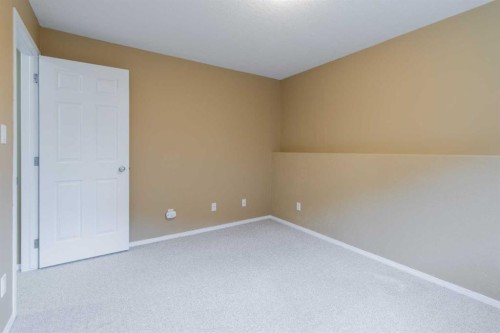 73 Heritage Circle West, Lethbridge, AB - Indoor Photo Showing Other Room