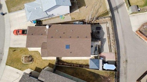 73 Heritage Circle West, Lethbridge, AB - Outdoor With Exterior