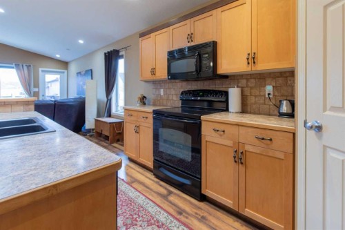 73 Heritage Circle West, Lethbridge, AB - Indoor Photo Showing Kitchen With Double Sink