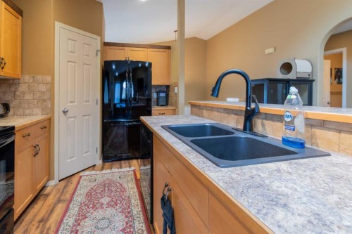 73 Heritage Circle West, Lethbridge, AB - Indoor Photo Showing Kitchen With Double Sink