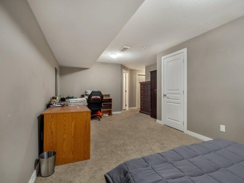 2-221 Silkstone Road West, Lethbridge, AB - Indoor