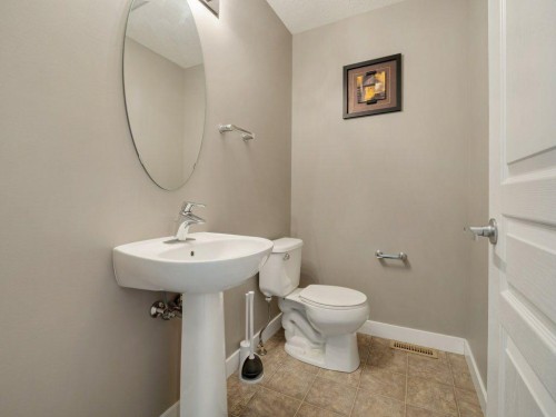 2-221 Silkstone Road West, Lethbridge, AB - Indoor Photo Showing Bathroom