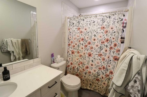 138 Prairie Gold, Taber, AB - Indoor Photo Showing Bathroom
