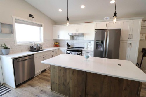 138 Prairie Gold, Taber, AB - Indoor Photo Showing Kitchen With Upgraded Kitchen