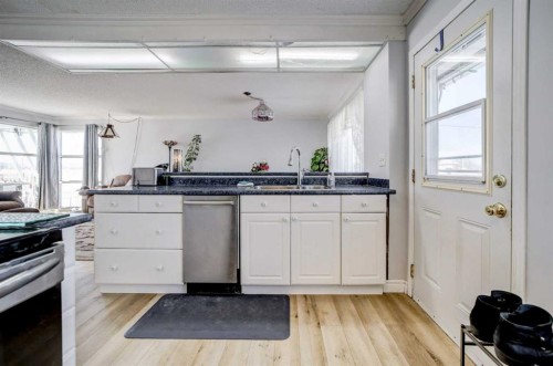 109 Argyle Street, Granum, AB - Indoor Photo Showing Kitchen