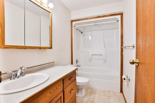 1012 24 Avenue, Coaldale, AB - Indoor Photo Showing Bathroom