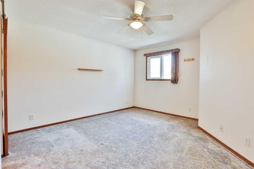 1012 24 Avenue, Coaldale, AB - Indoor Photo Showing Other Room