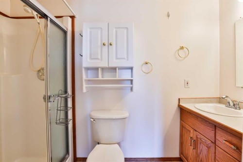 1012 24 Avenue, Coaldale, AB - Indoor Photo Showing Bathroom