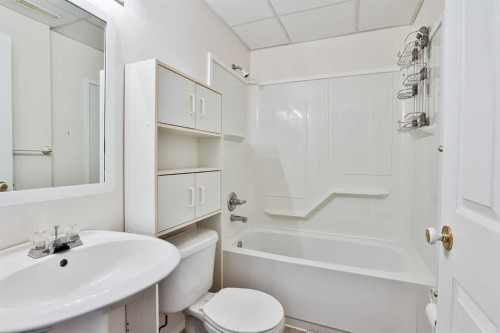 1012 24 Avenue, Coaldale, AB - Indoor Photo Showing Bathroom