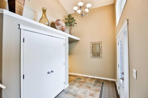 92 Heritage Circle West, Lethbridge, AB - Indoor Photo Showing Other Room