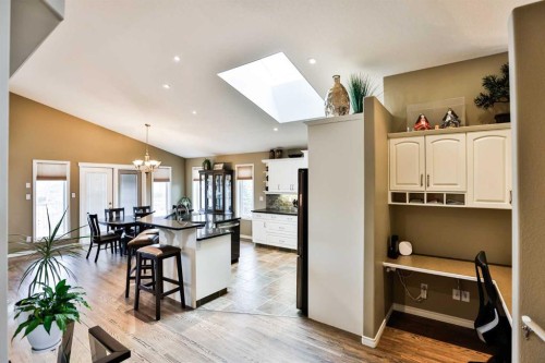 92 Heritage Circle West, Lethbridge, AB - Indoor