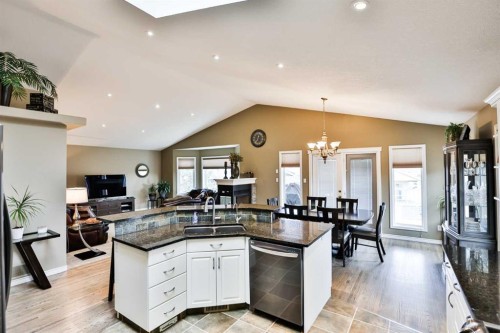 92 Heritage Circle West, Lethbridge, AB - Indoor