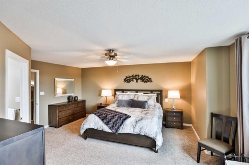92 Heritage Circle West, Lethbridge, AB - Indoor Photo Showing Bedroom