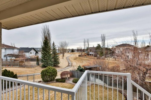 92 Heritage Circle West, Lethbridge, AB - Outdoor