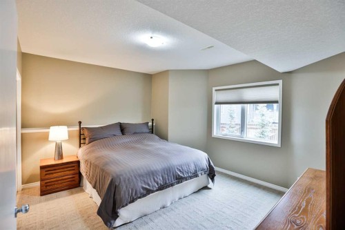 92 Heritage Circle West, Lethbridge, AB - Indoor Photo Showing Bedroom
