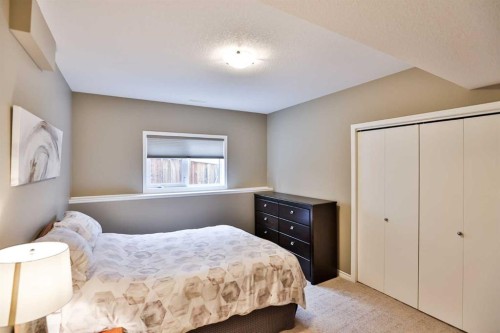 92 Heritage Circle West, Lethbridge, AB - Indoor Photo Showing Bedroom