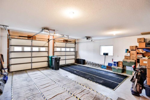 92 Heritage Circle West, Lethbridge, AB - Indoor Photo Showing Garage