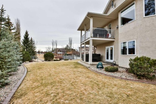 92 Heritage Circle West, Lethbridge, AB - Outdoor