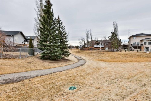 92 Heritage Circle West, Lethbridge, AB - Outdoor