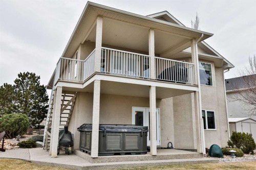 92 Heritage Circle West, Lethbridge, AB - Outdoor
