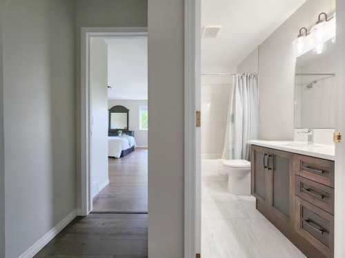 41 Westlynn Drive West, Claresholm, AB - Indoor Photo Showing Bathroom