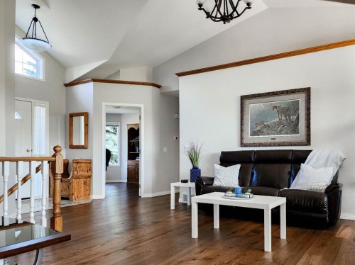 41 Westlynn Drive West, Claresholm, AB - Indoor Photo Showing Living Room