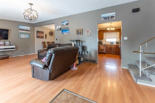 2 Honeysuckle Road North, Lethbridge, AB - Indoor