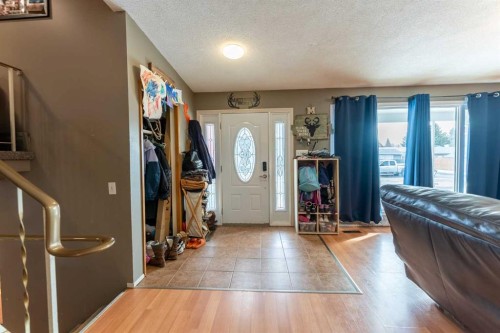 2 Honeysuckle Road North, Lethbridge, AB - Indoor