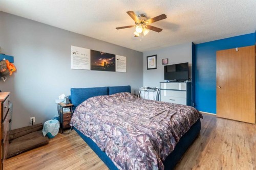2 Honeysuckle Road North, Lethbridge, AB - Indoor Photo Showing Bedroom