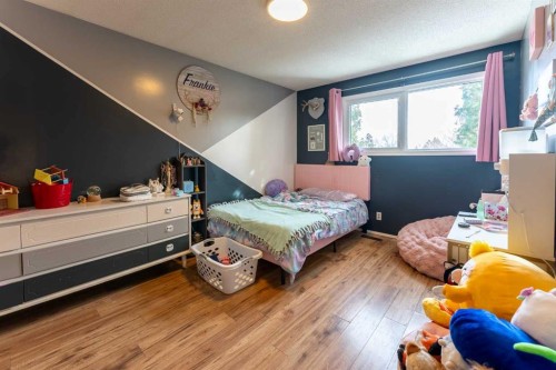 2 Honeysuckle Road North, Lethbridge, AB - Indoor Photo Showing Bedroom