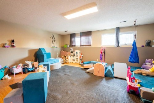 2 Honeysuckle Road North, Lethbridge, AB - Indoor