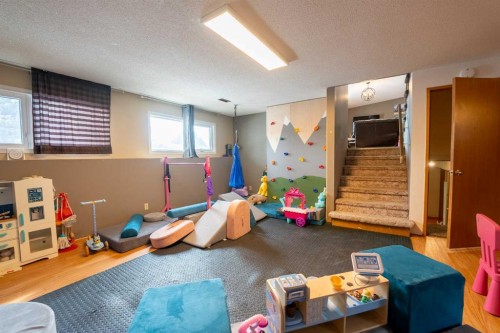 2 Honeysuckle Road North, Lethbridge, AB - Indoor