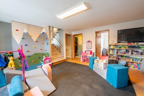 2 Honeysuckle Road North, Lethbridge, AB - Indoor Photo Showing Other Room