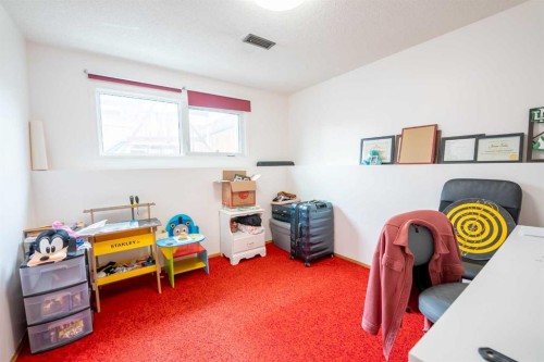 2 Honeysuckle Road North, Lethbridge, AB - Indoor