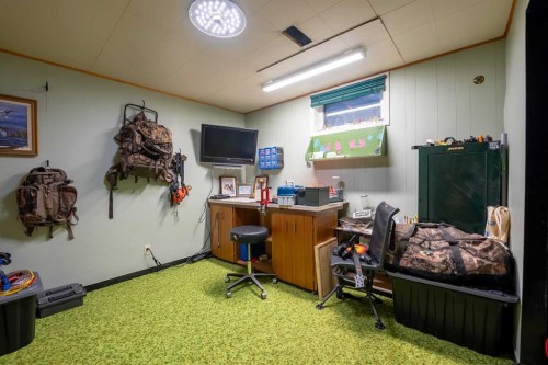 2 Honeysuckle Road North, Lethbridge, AB - Indoor